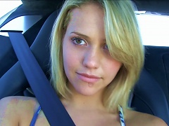 19yo Amazing Blonde Masturbating In The Car